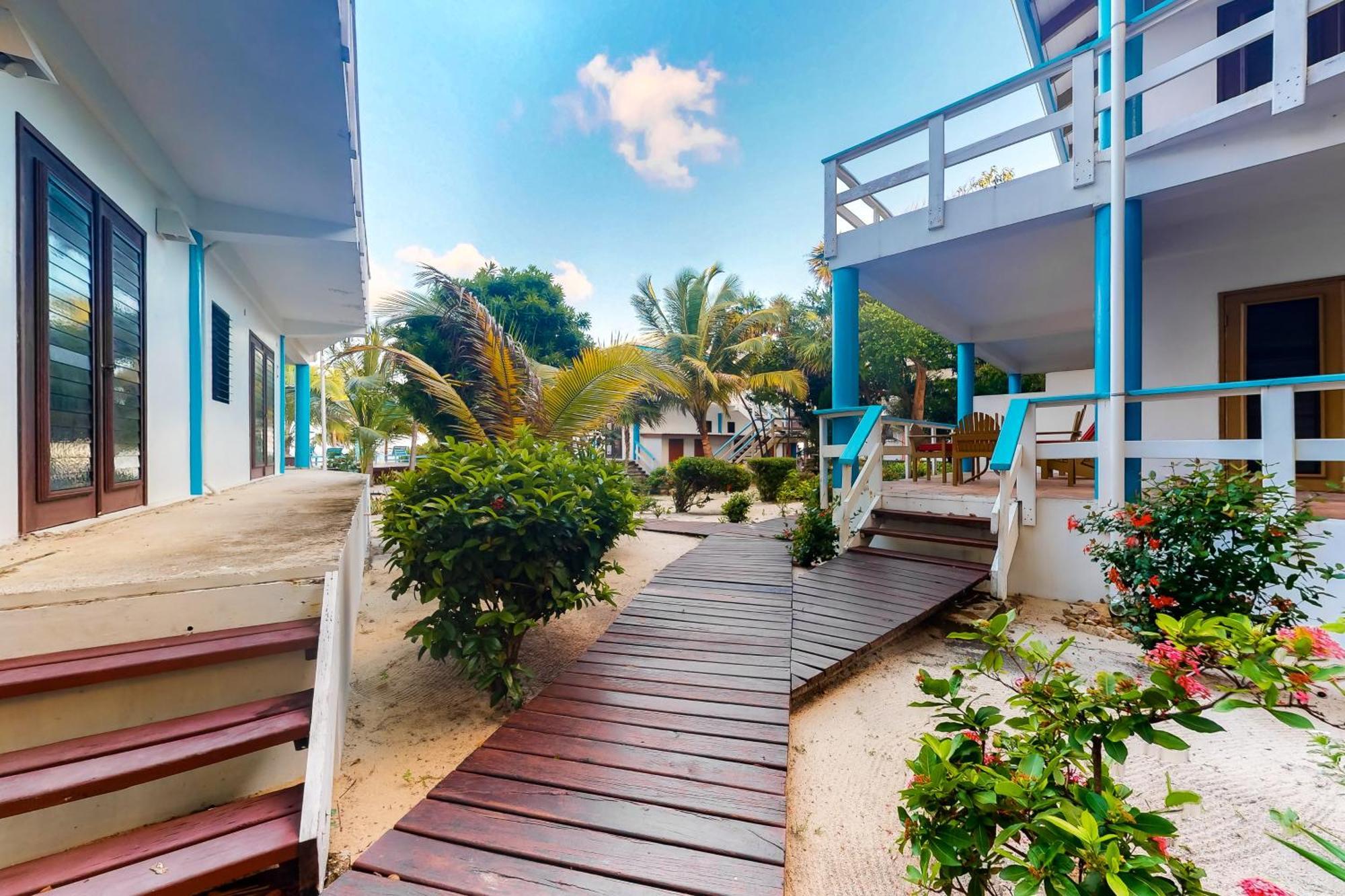 Condo # 20 at Beachside Villas Gold Standard Certified Placencia Habitación foto